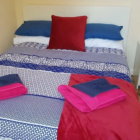 Tuii Appart 109, Flat B Dewsbury Road *