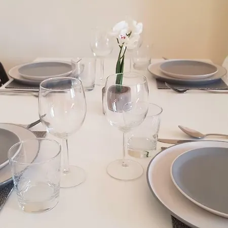Tuii Appart 109, Flat B Dewsbury Road *